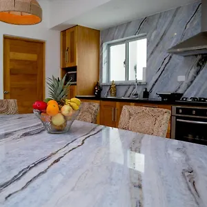 Apartment Burungos Place At Saman Residences C-2